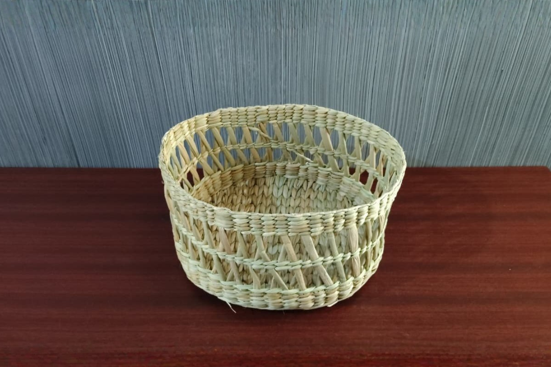 HITHA SEAGRASS HANDWOVEN- ROUND OPEN-WEAVES STORAGE BASKET -EKG079