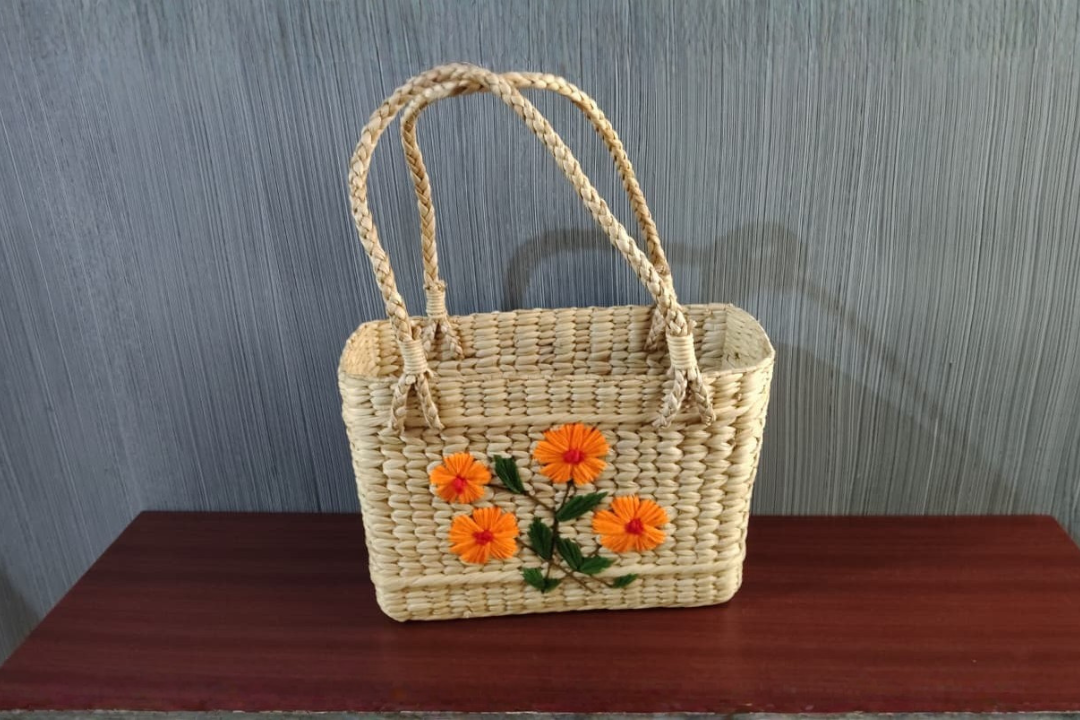 HITHA SEAGRASS HANDWOVEN- MARKETING BAG WITH EMBROIDERY