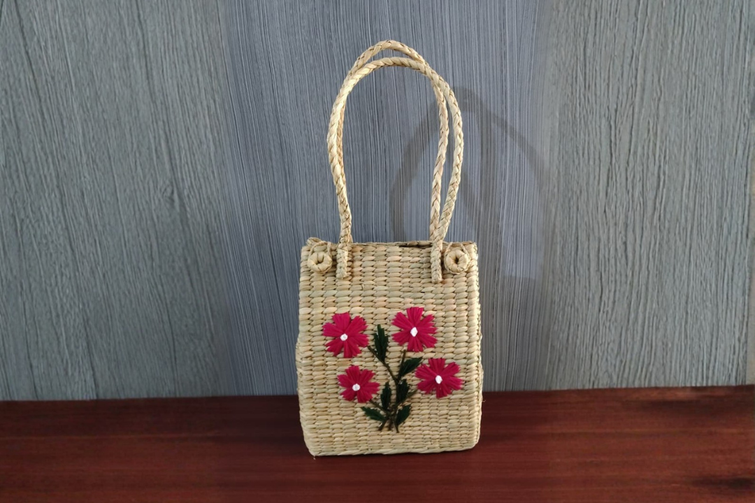 HITHA SEAGRASS HANDWOVEN-TOTE WITH EMBROIDERY BAG