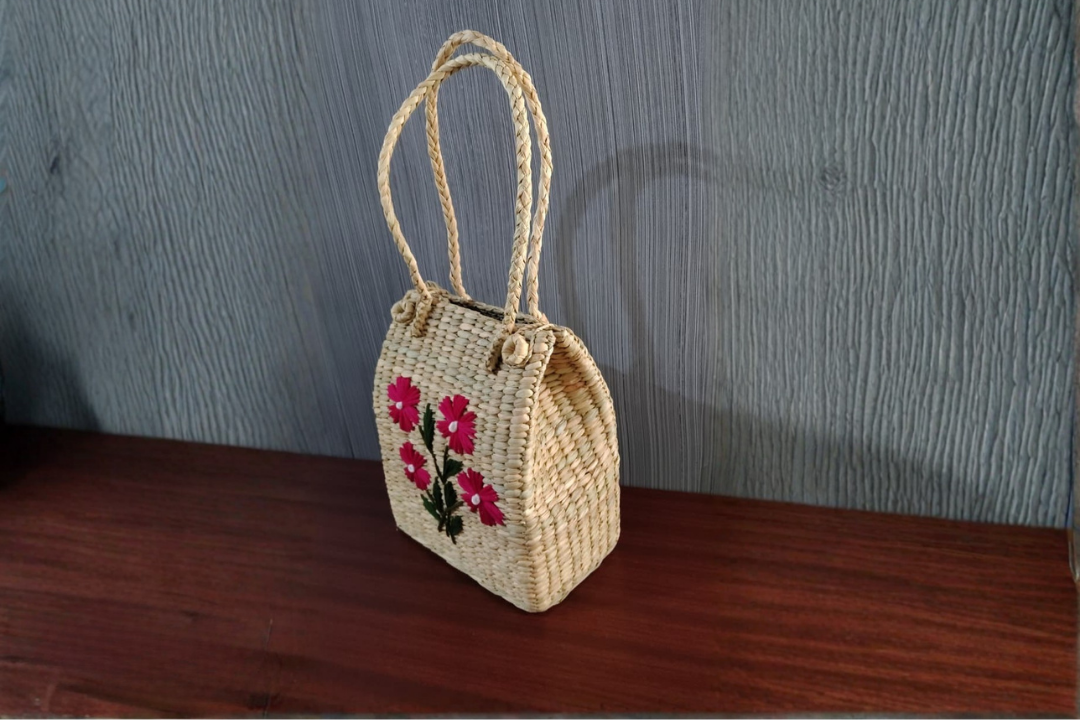 HITHA SEAGRASS HANDWOVEN-TOTE WITH EMBROIDERY BAG