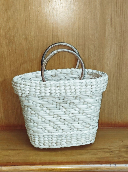 HITHA SEAGRASS HANDWOVEN -OVAL BAG WITH WOODEN HANDLES